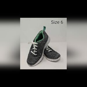 Kids Gray Knit Athletic Sneakers with Mint Lining - Size 6